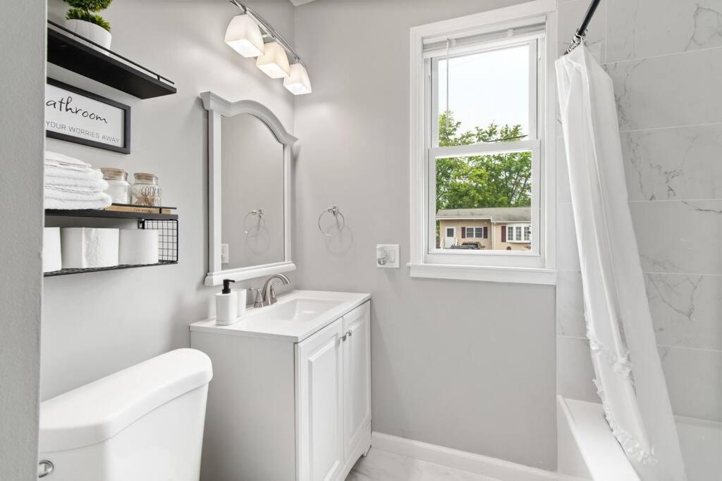 Stylish, Relaxing & Comfy 3 Bdr Home Бристъл Екстериор снимка